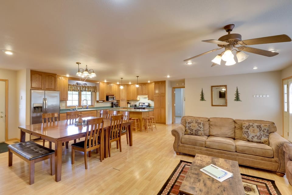 Mickelson Trail Access! Black Hills Group Lodge House in West Pennington