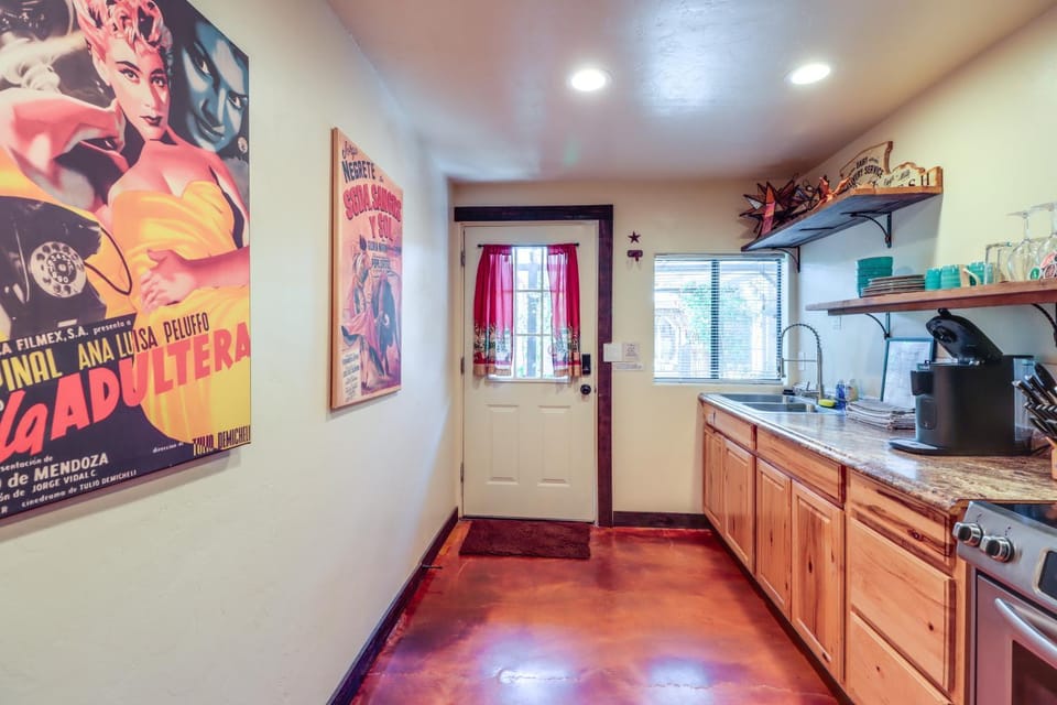 Tucson Casita w/ Shared Swim Spa, Close to Hiking! House in Catalina Foothills