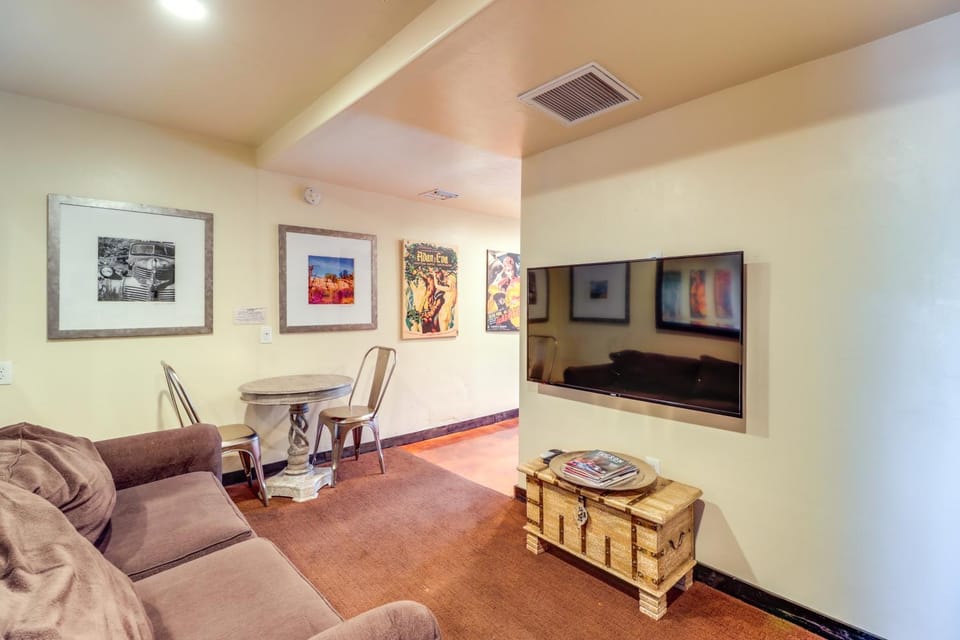 Tucson Casita w/ Shared Swim Spa, Close to Hiking! House in Catalina Foothills