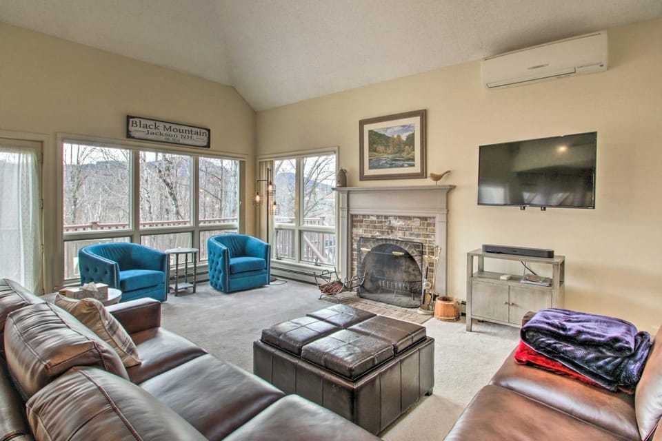 Spacious Ski-in/Out Black Mountain Home w/ Deck! House in Jackson
