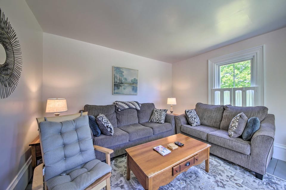Near Lakes, Bay & Trails! Historic Waldoboro Gem House in Waldoboro
