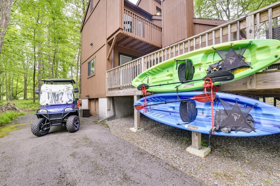 Cozy Bear Den Cabin | Game Room & Golf Cart Cabin in Coolbaugh Township