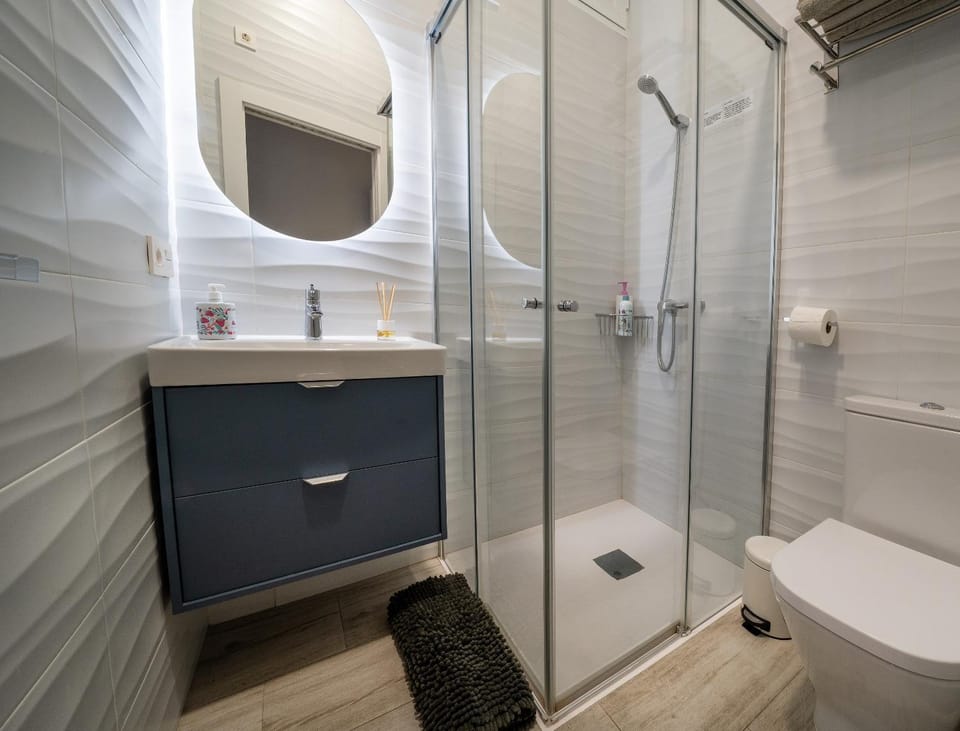 Shower, Bathroom, towels