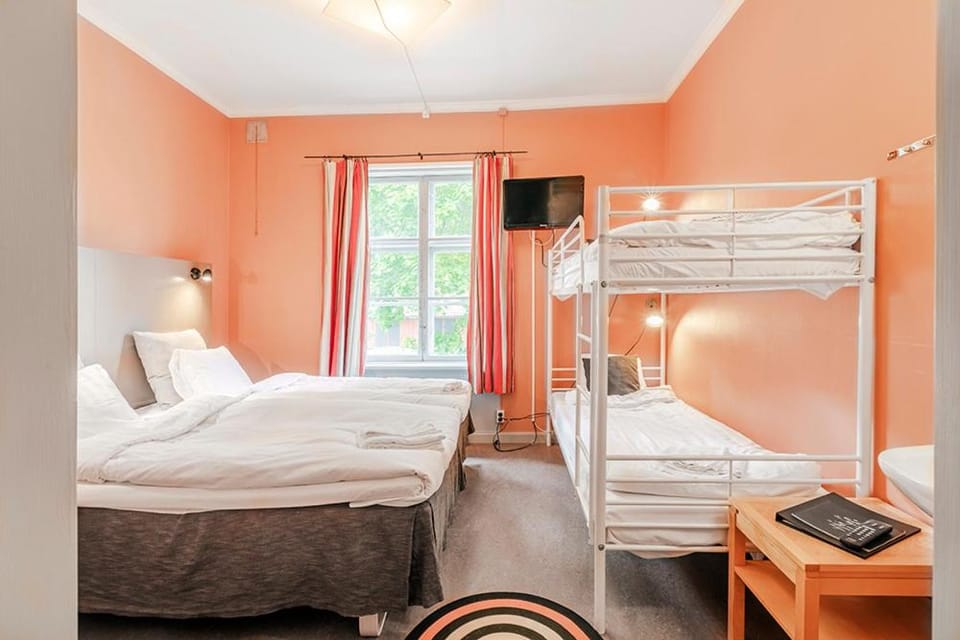 Bed, TV and multimedia, Photo of the whole room, Bedroom, bunk bed