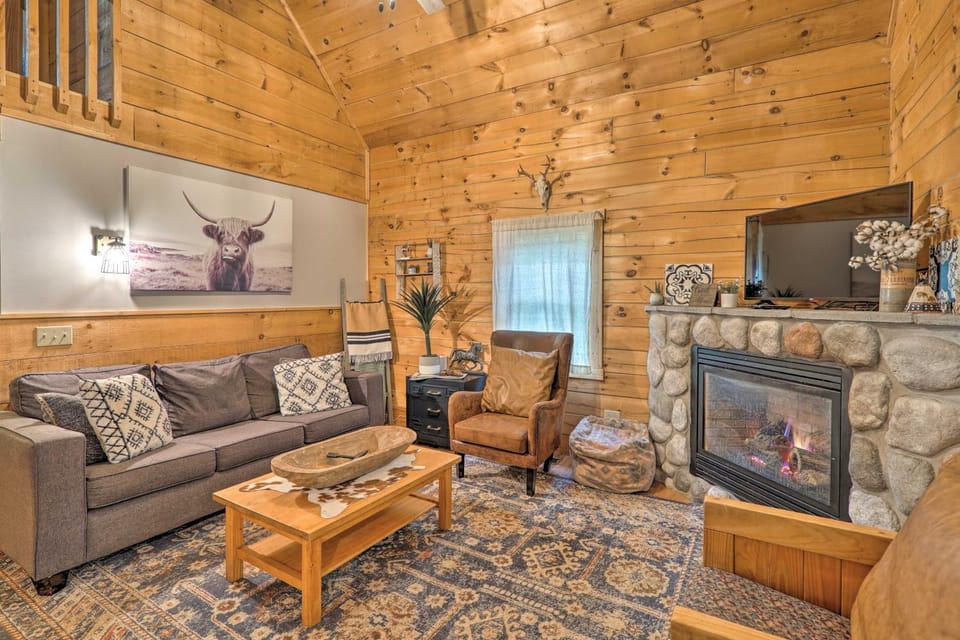 Cozy Retreat w/ Porch & Double JJ Resort Access! House in Wisconsin