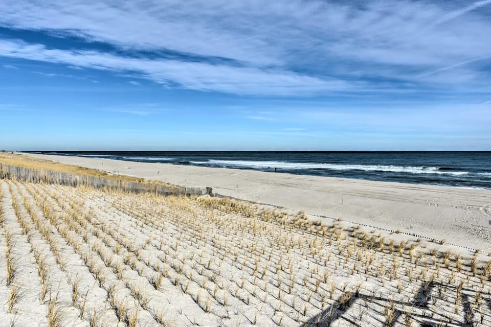 Oceanside Beach House in Pvt Beach Community! House in Brick