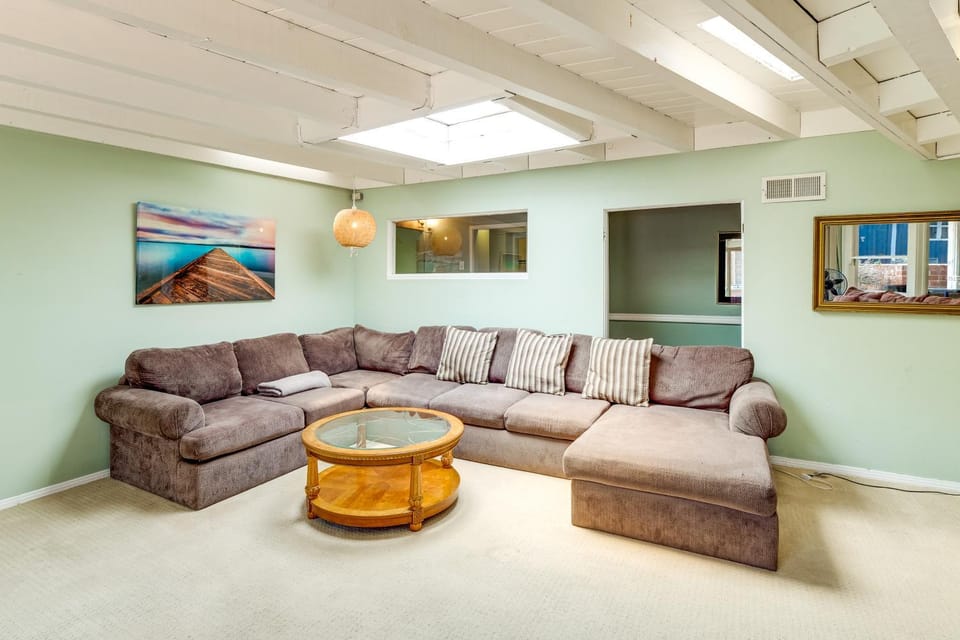 Walk to the Beach! Spacious 6BR La Jolla Home House in La Jolla Shores