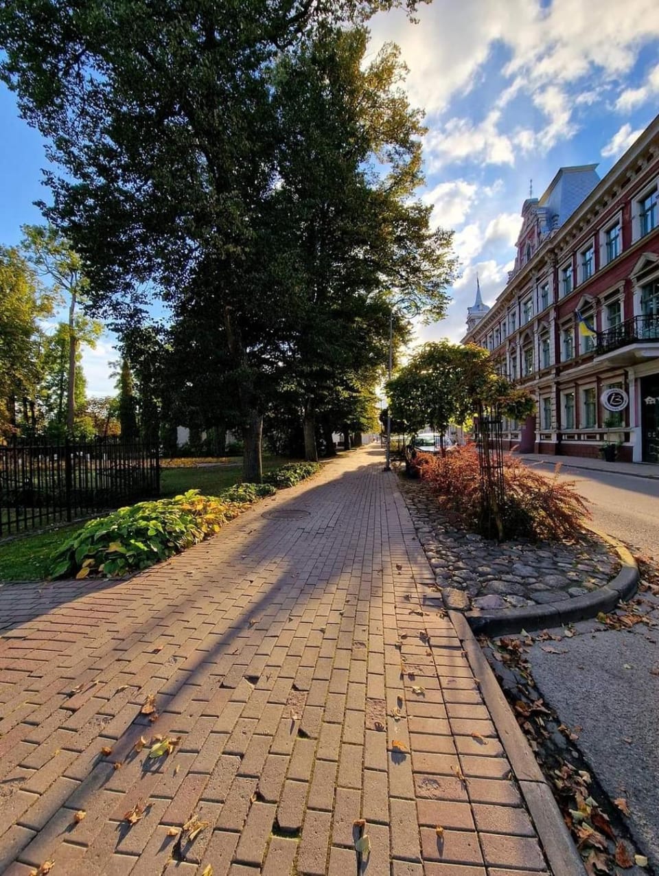 Property building, Day, Street view, Location