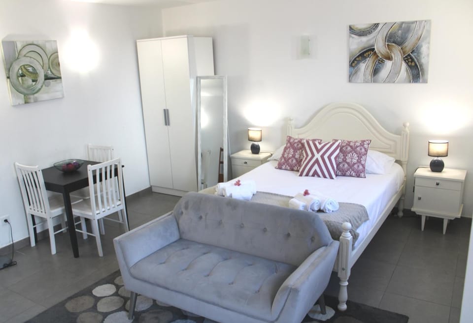 Living room, Dining area, Bedroom