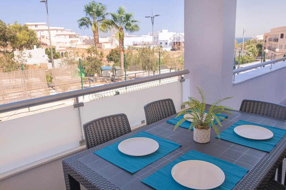 Balcony/Terrace, Decorative detail, Sea view, Street view