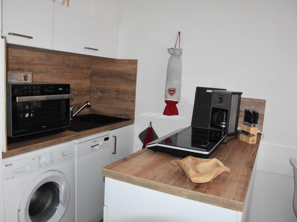 Joli studio proche centre, 4 pers, balcon - FR-1-464-173 Apartment in Pralognan-la-Vanoise