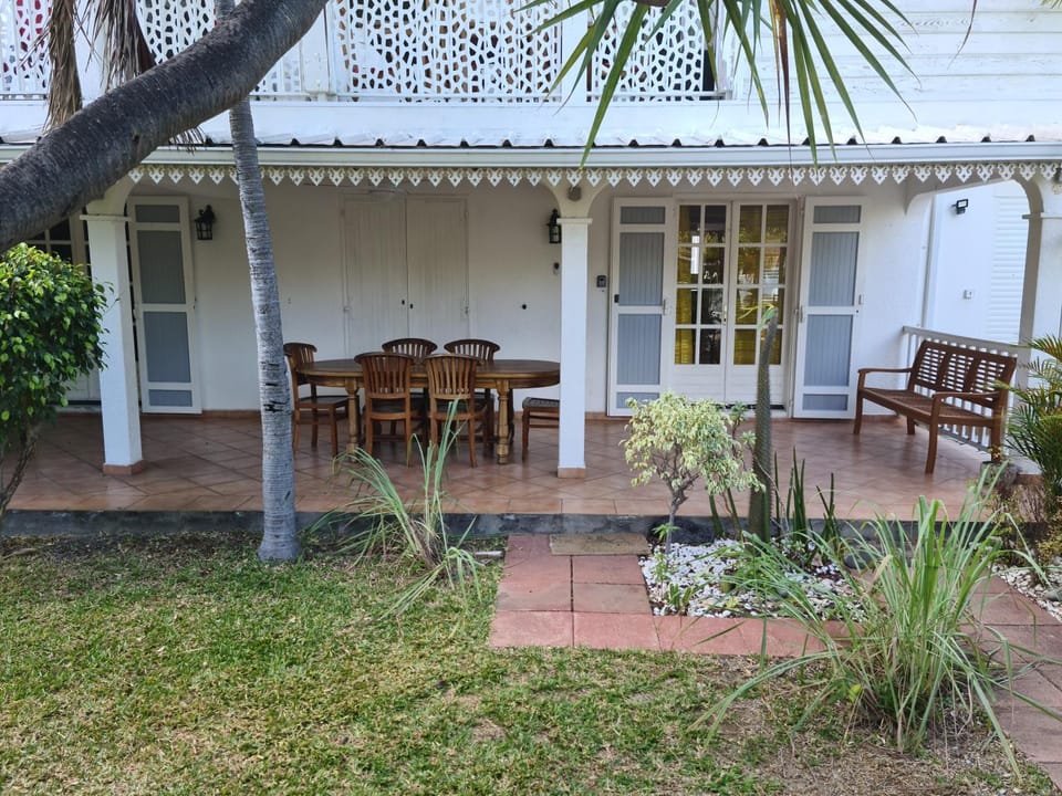 Property building, Garden, Balcony/Terrace, Dining area, Garden view