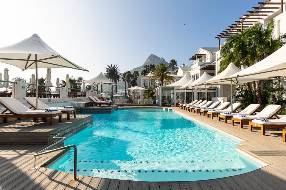 Day, Natural landscape, Pool view, Swimming pool, Swimming pool, sunbed