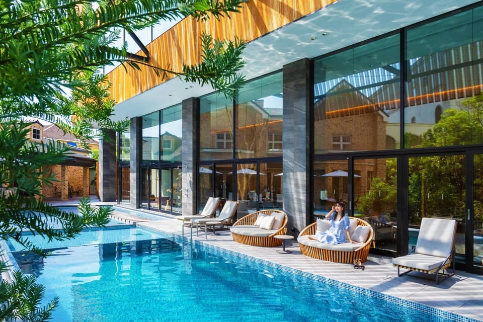 Property building, Patio, Day, Pool view, Swimming pool, Swimming pool