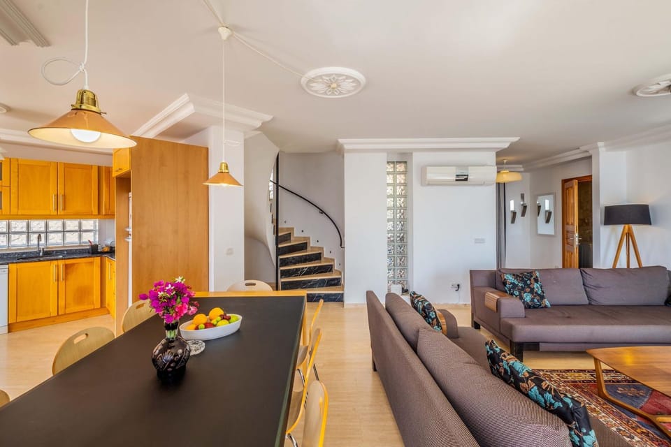 Seating area, kitchen