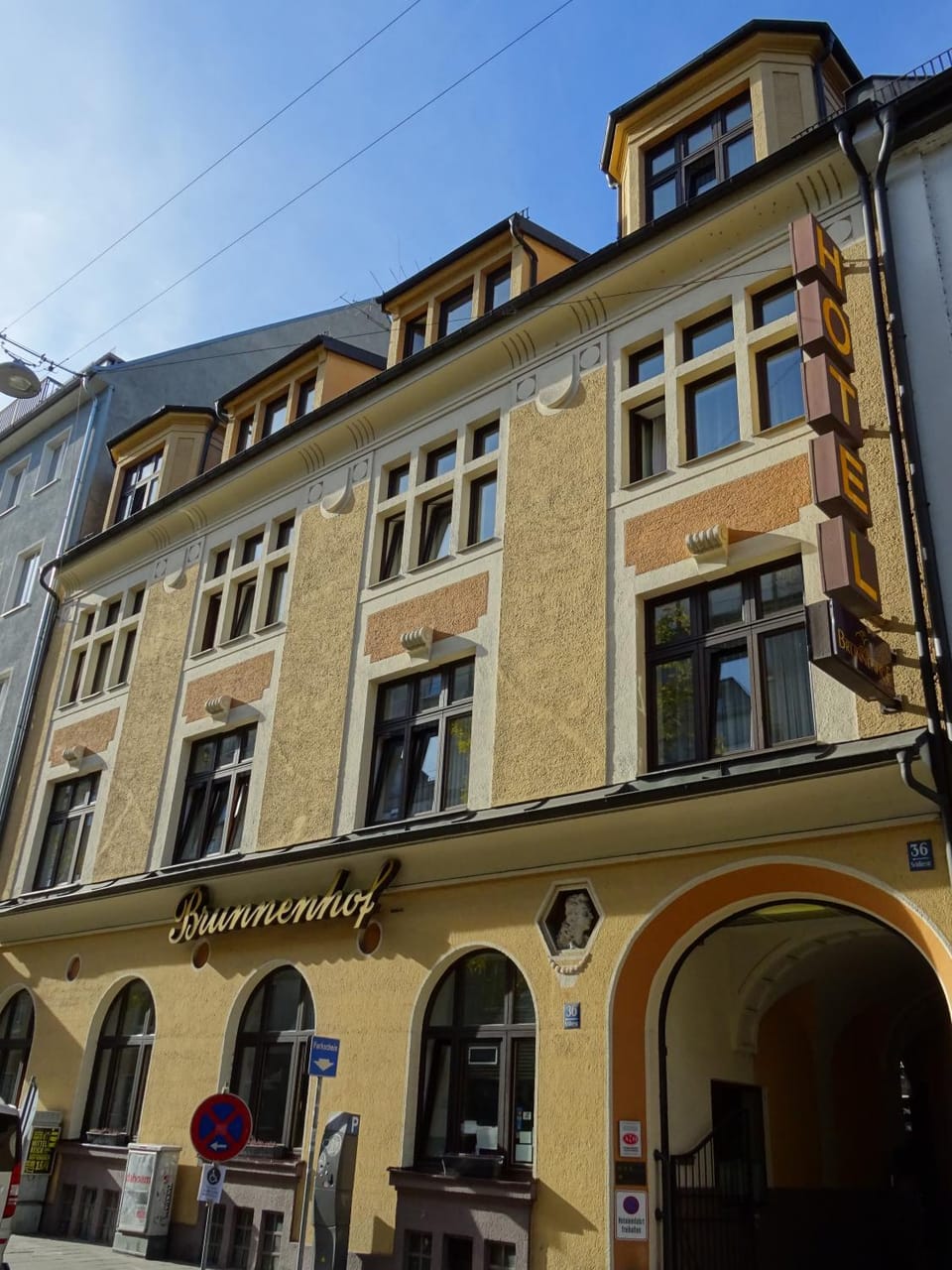 Facade/entrance