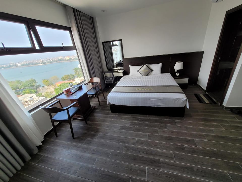 View (from property/room), Bedroom, Lake view, Internal: Not applicable to any particular room