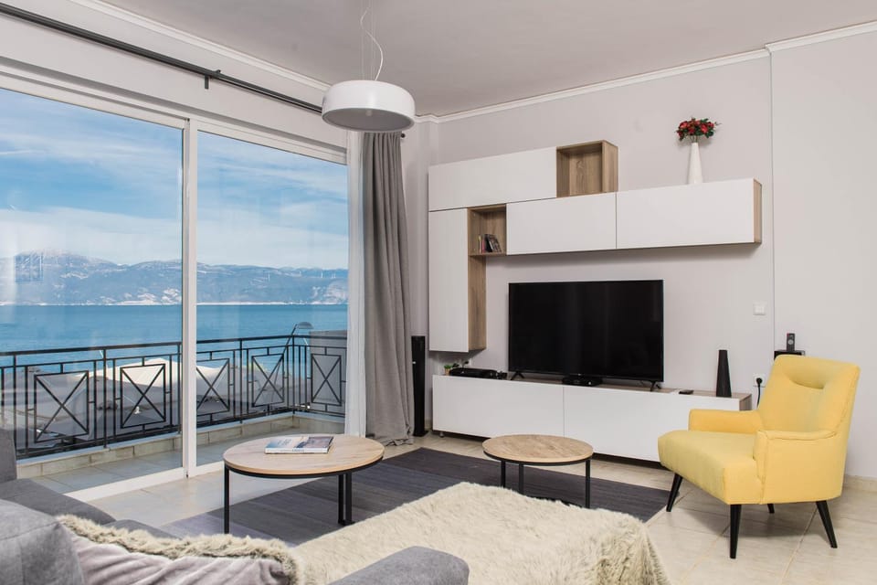 TV and multimedia, Living room, Seating area, Sea view