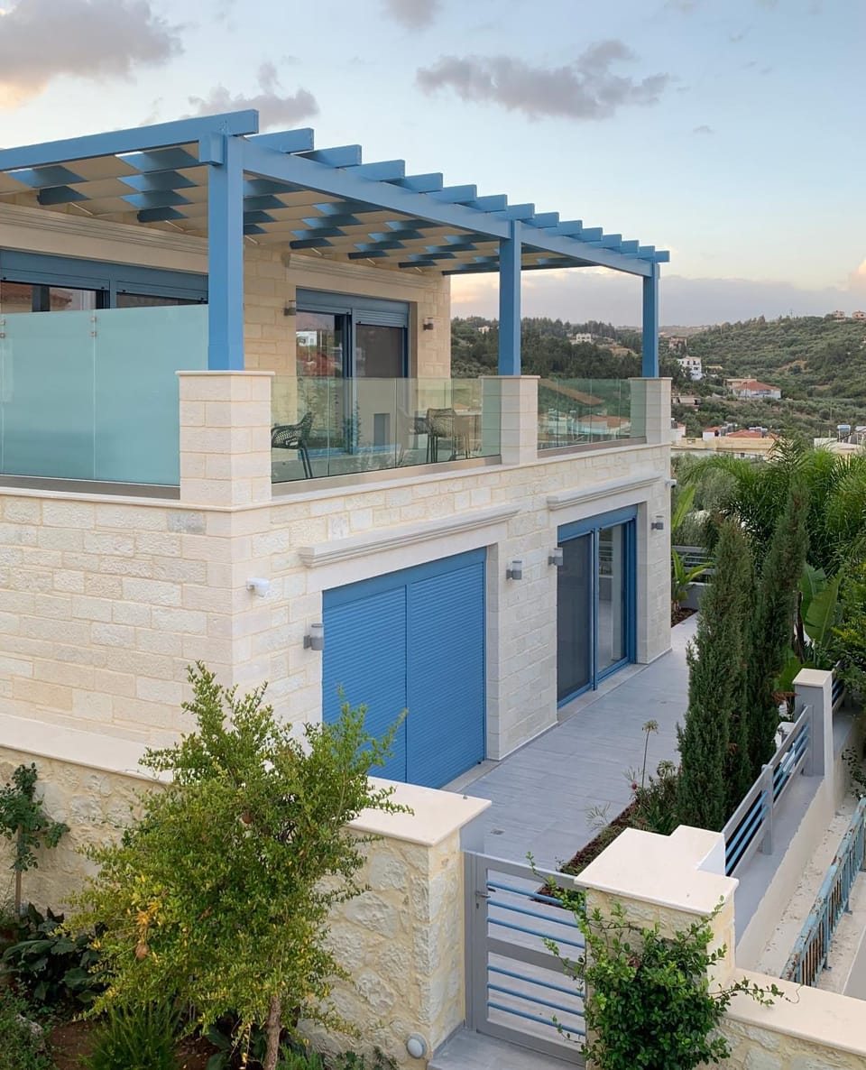 Property building, Garden, Balcony/Terrace