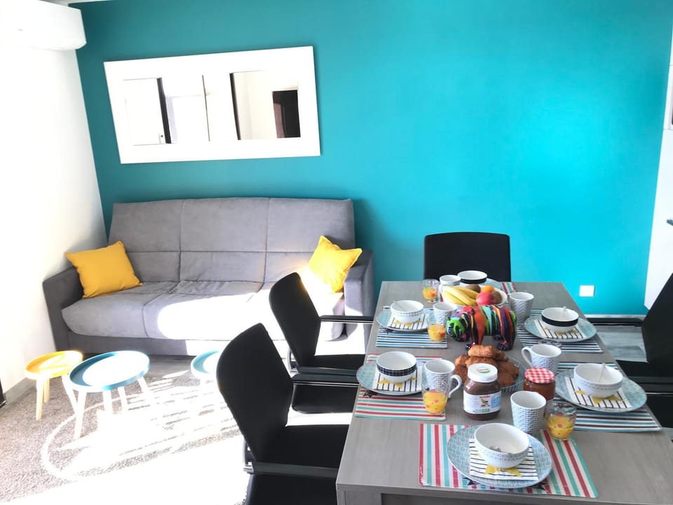 Living room, Dining area, Breakfast