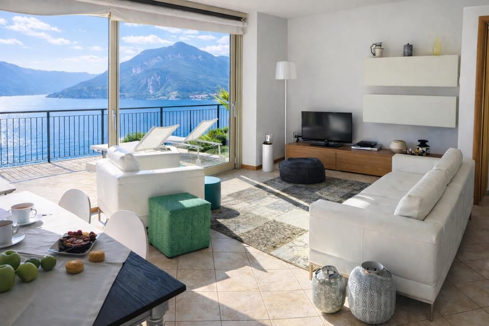 View (from property/room), Living room, Dining area, Evening entertainment, Lake view, Mountain view