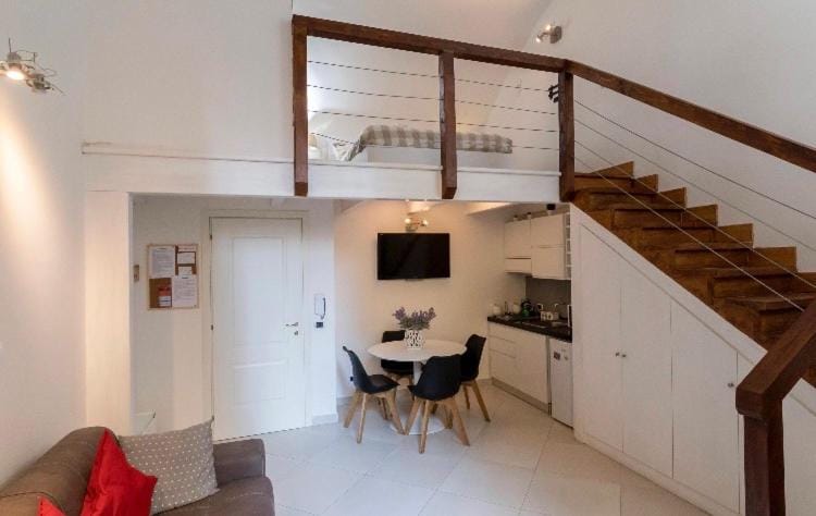Santi Apostoli House Apartment in Naples