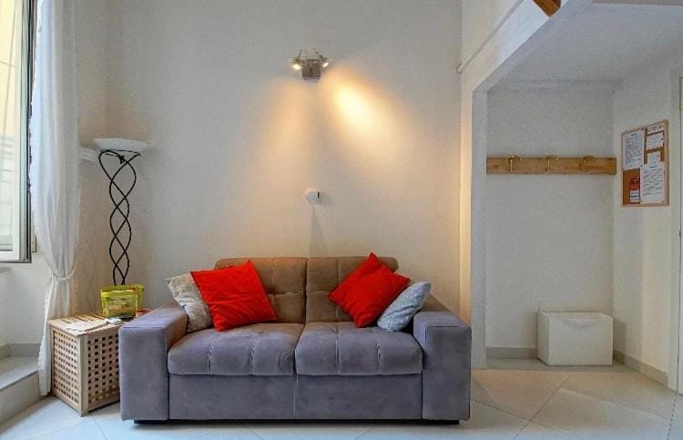 Santi Apostoli House Apartment in Naples