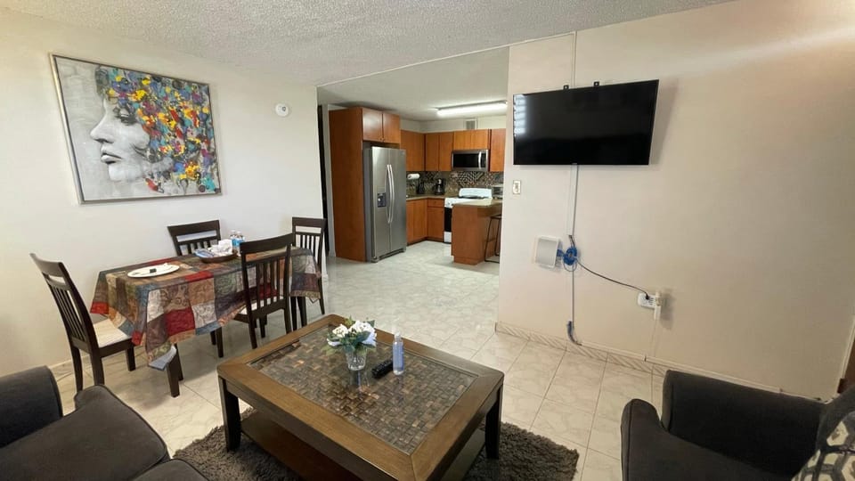 TV and multimedia, Seating area, Dining area
