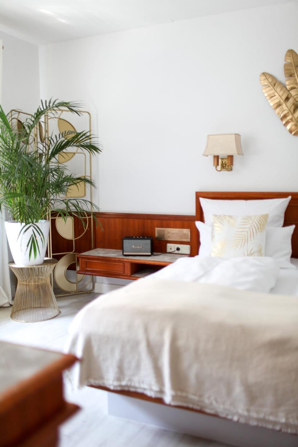 Bed, TV and multimedia, Bedroom