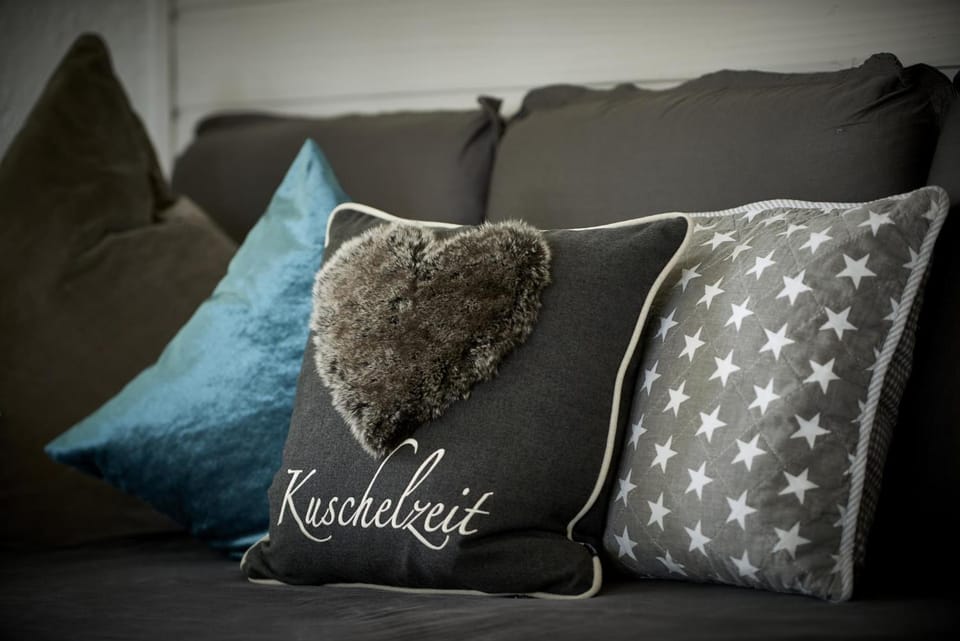 Living room, Decorative detail, Seating area