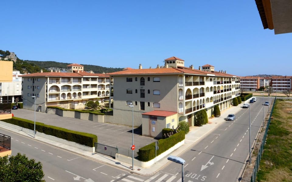 Property building, Facade/entrance, Off site