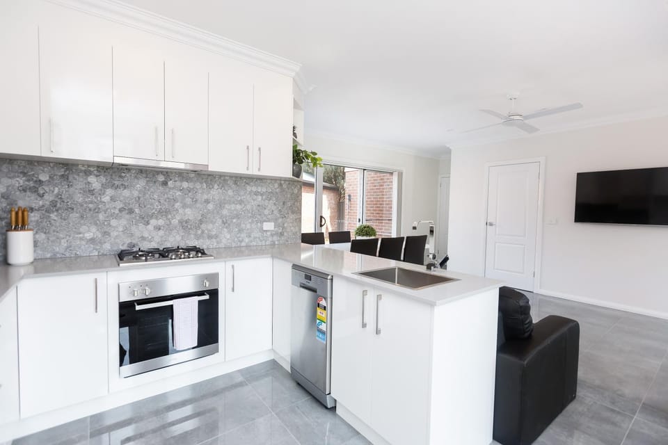 TV and multimedia, Kitchen or kitchenette, Living room, Dining area