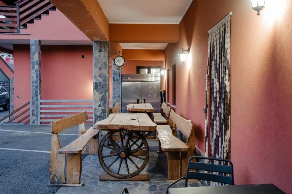 Four S Palace Bed and Breakfast in Romania