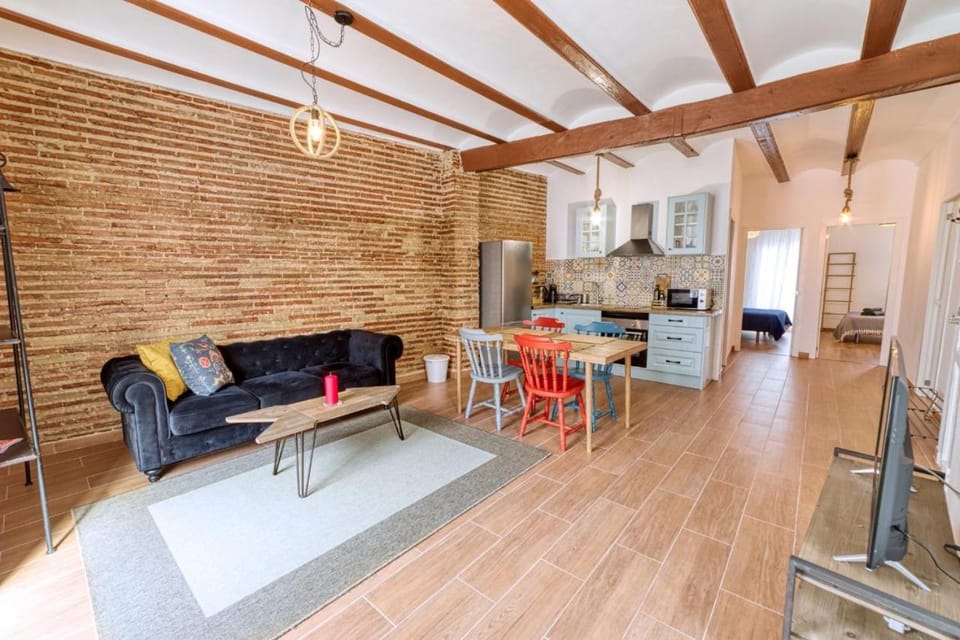 Beams & Bricks Apartment in Valencia