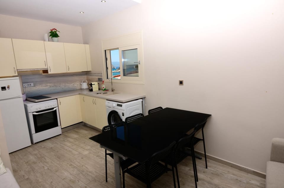 Dining area, kitchen