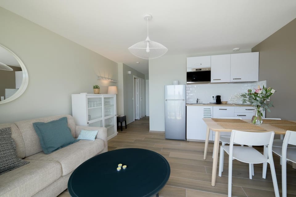 Kitchen or kitchenette, Living room, Dining area, stove