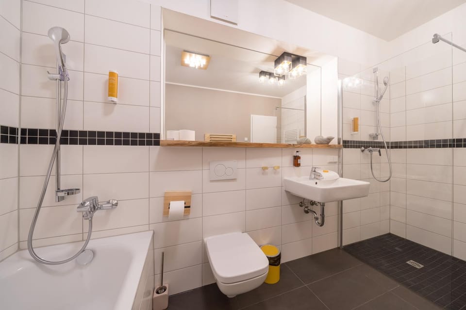 Shower, Toilet, Bathroom, Bath