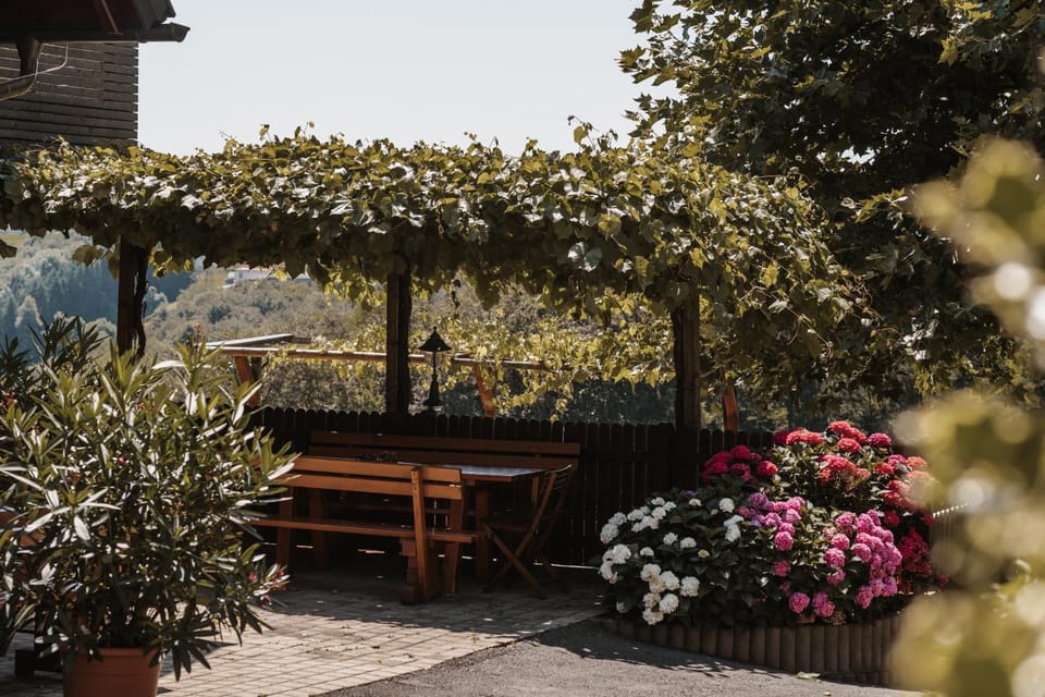 Restaurant/places to eat, Garden, Garden view