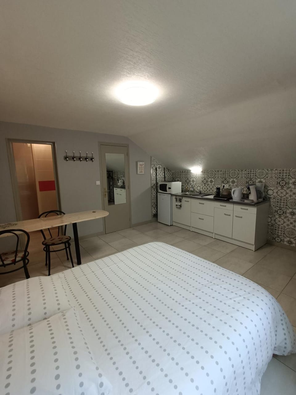 Dining area, kitchen
