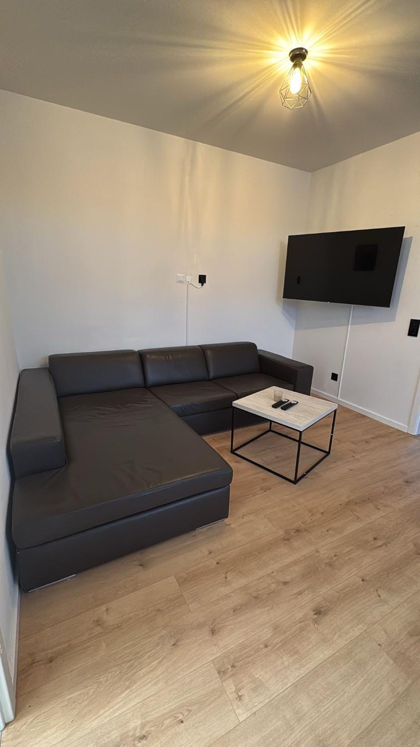 Communal lounge/ TV room, TV and multimedia, Living room, Seating area, Evening entertainment