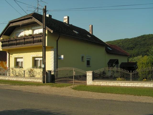 Napsugár Apartman Apartment in Hungary