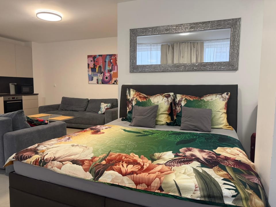 Bed, Seating area