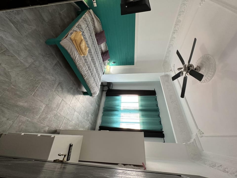 Bedroom, fireplace