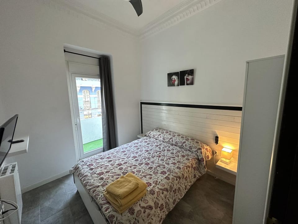 Bed, Photo of the whole room, Bedroom