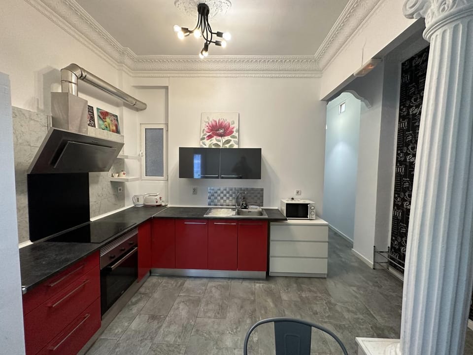 Kitchen or kitchenette, Dining area, minibar, pet friendly, stove, air conditioner