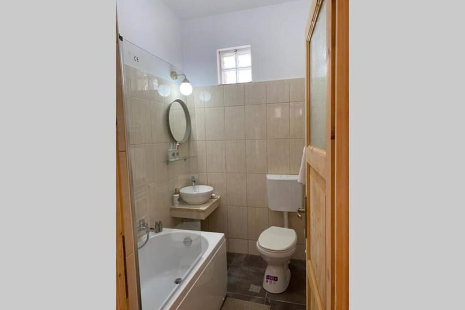 Shower, Toilet, Bathroom, Bath, towels