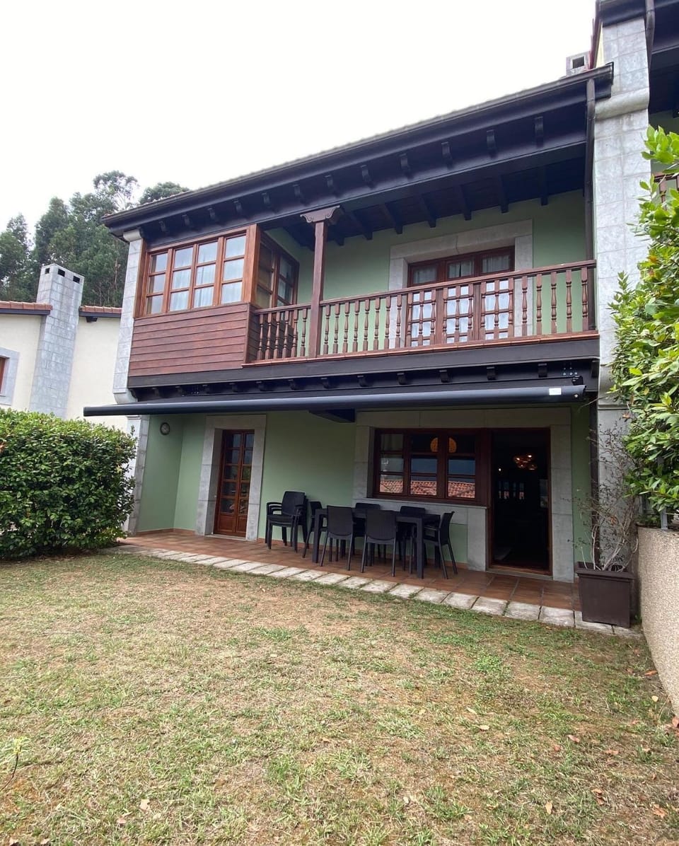 Casas El Castañedu House in Cantabria
