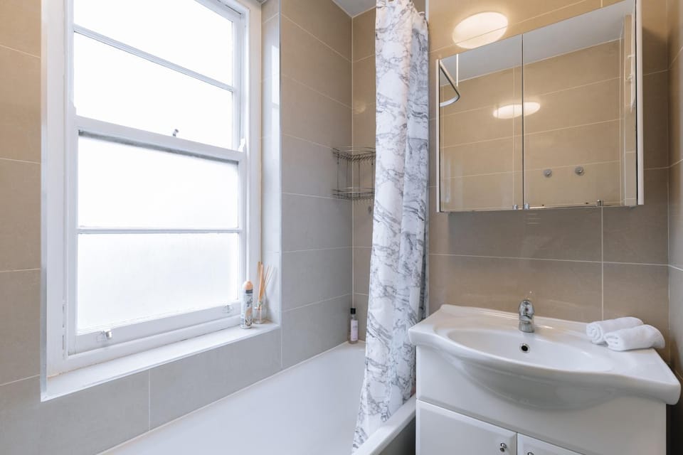 Bathroom, Bath, towels