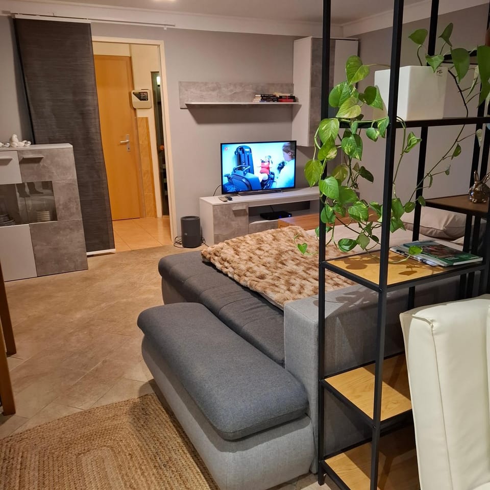 Communal lounge/ TV room, TV and multimedia, Living room, Evening entertainment