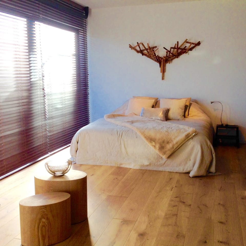 22ndFloor Luxury Suite Apartment in Ostend